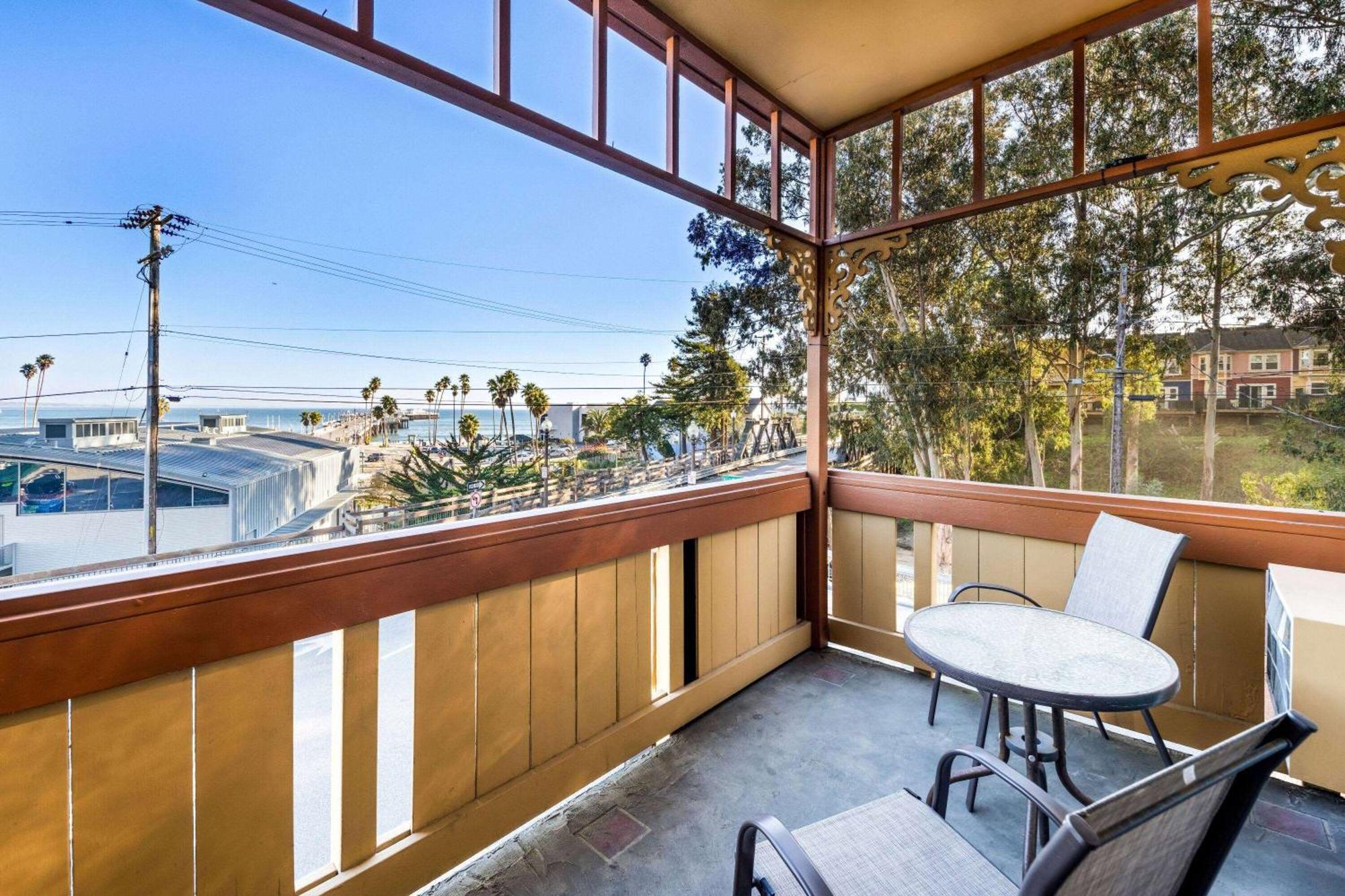 Howard Johnson By Wyndham Santa Cruz Beach Boardwalk Exterior foto
