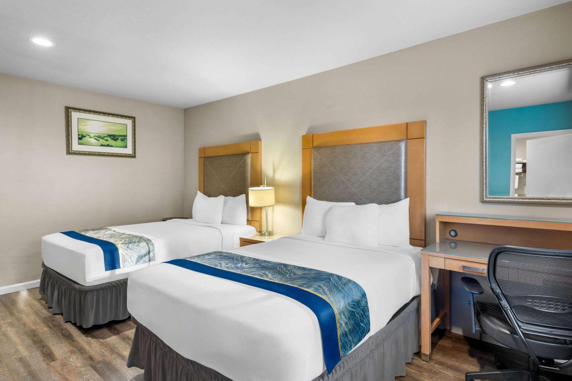 Howard Johnson By Wyndham Santa Cruz Beach Boardwalk Exterior foto